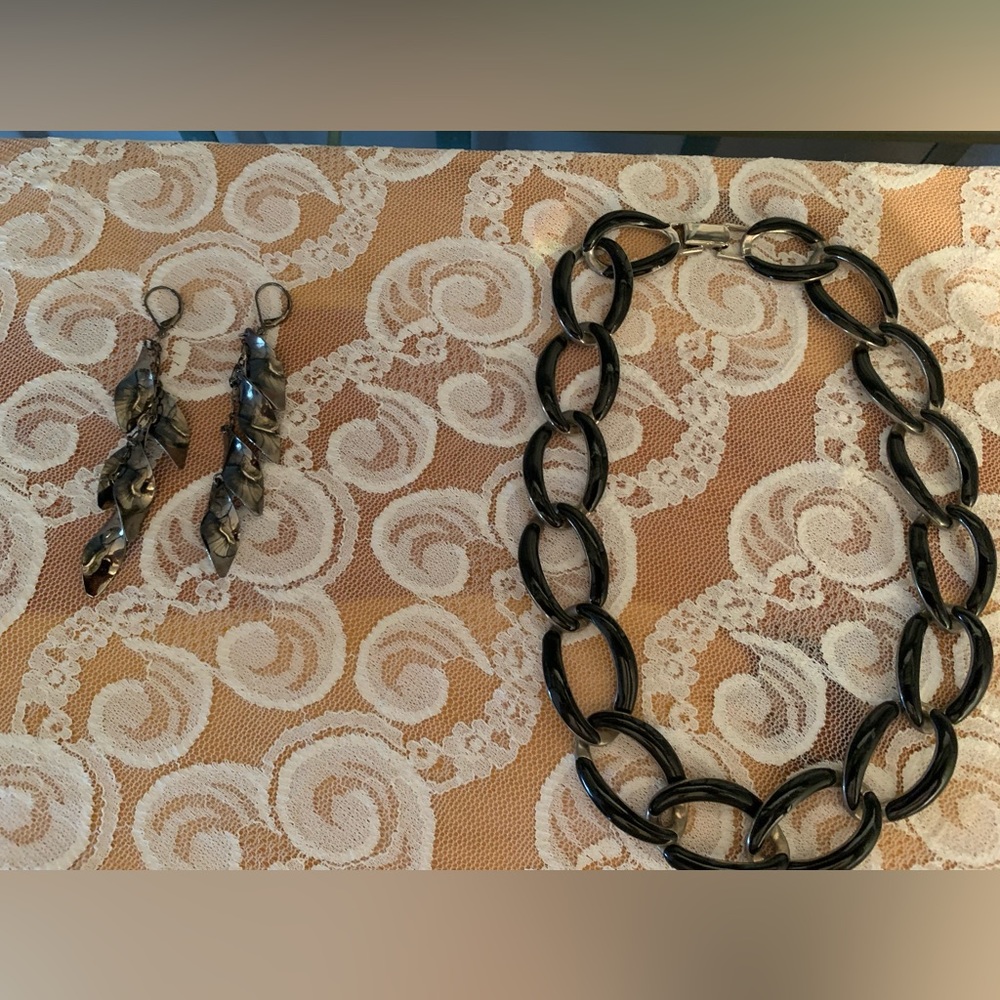 Vintage oblong shaped hoop necklace with silver tone clasp & earrings.